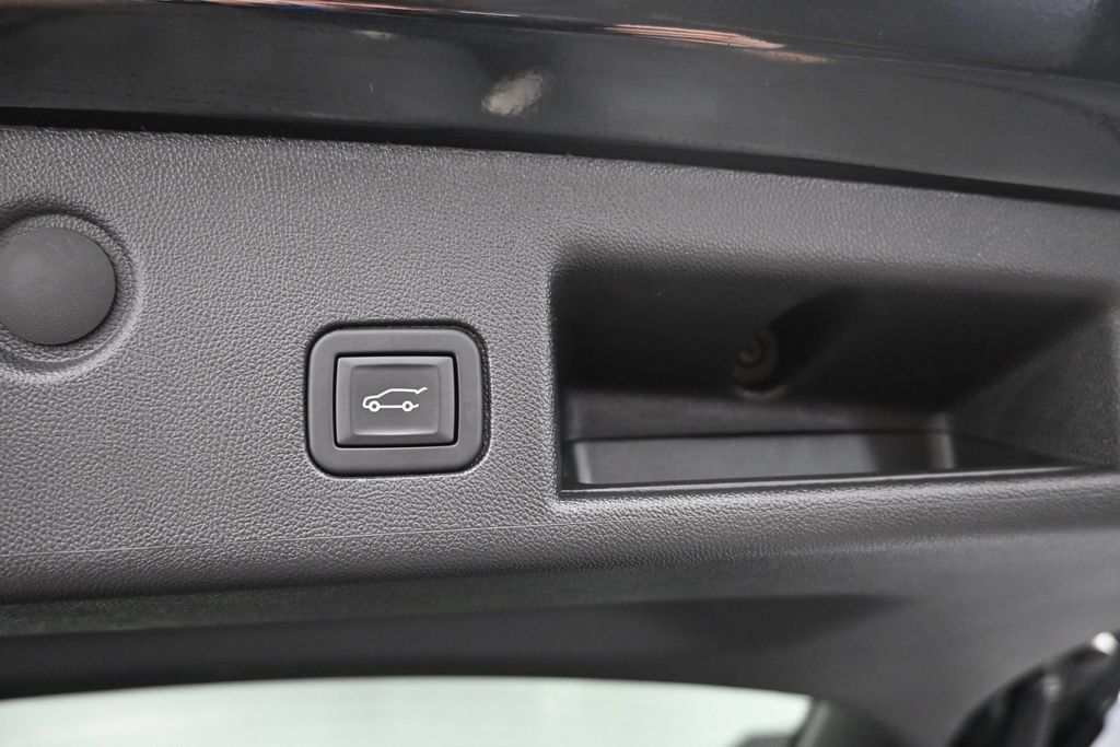 Used 2024 Chevrolet Equinox LT AWD/4WD image 12