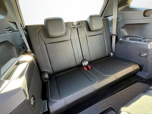 Used 2023 Volkswagen Tiguan SE R-Line image 26