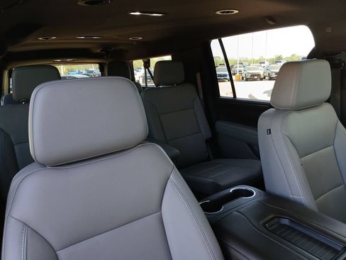 Used 2024 Chevrolet Suburban Z71 w/ Luxury Package AWD/4WD image 30