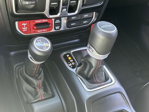 Used 2022 Jeep Gladiator Rubicon w/ LED Lighting Group image 23