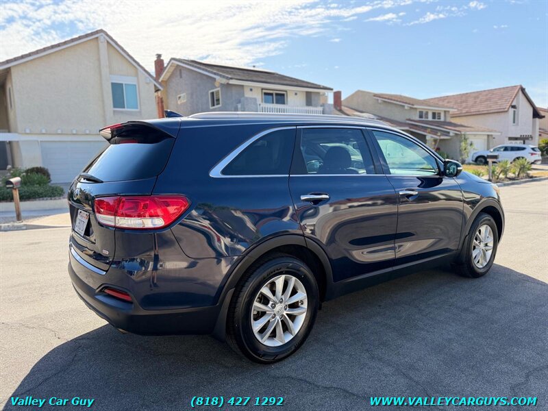 Used 2018 Kia Sorento FWD image 4
