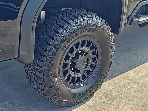 New 2025 GMC Sierra 2500 AT4X w/ AT4X AEV Edition image 8