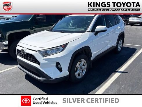 Used 2021 Toyota RAV4 XLE w/ Convenience Package AWD/4WD image 4