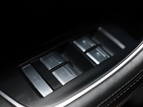 Used 2022 Audi S8 w/ S8 Executive Package AWD/4WD image 17