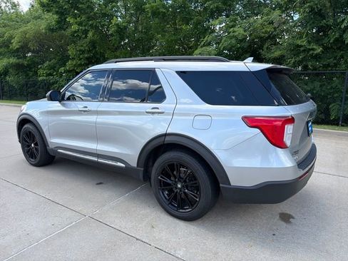 Used 2020 Ford Explorer XLT w/ Comfort Package RWD image 3