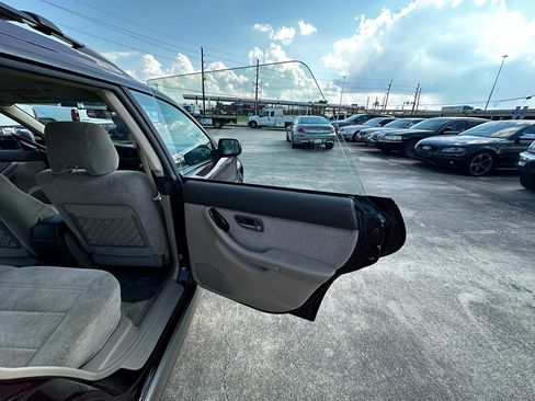 Used 2001 Subaru Outback Wagon image 19