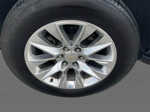 Used 2023 Chevrolet Suburban Premier image 15