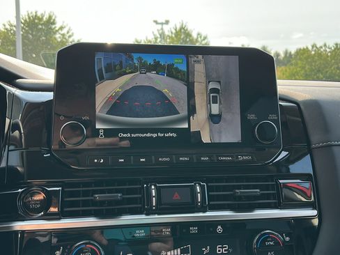 Certified 2025 Nissan Pathfinder SL image 18