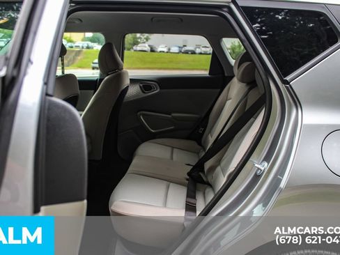 Used 2025 Kia Soul LX w/ LX Technology Package FWD image 18