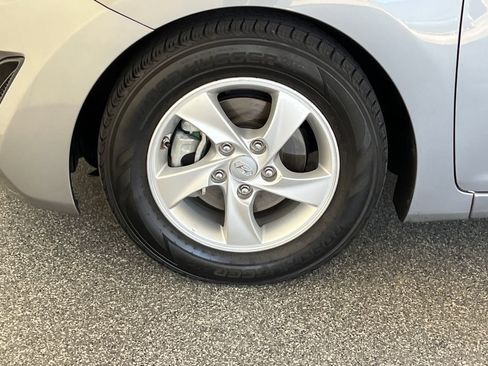 Used 2015 Hyundai Elantra SE FWD image 25
