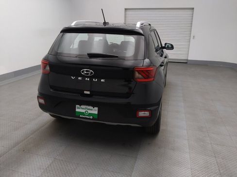 Used 2024 Hyundai Venue SEL image 7