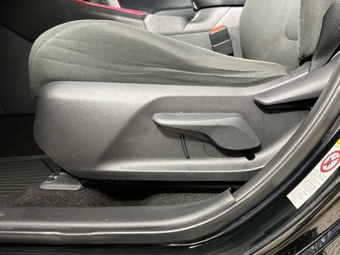 Used 2019 Toyota RAV4 LE w/ Carpet Mat Package AWD/4WD image 22