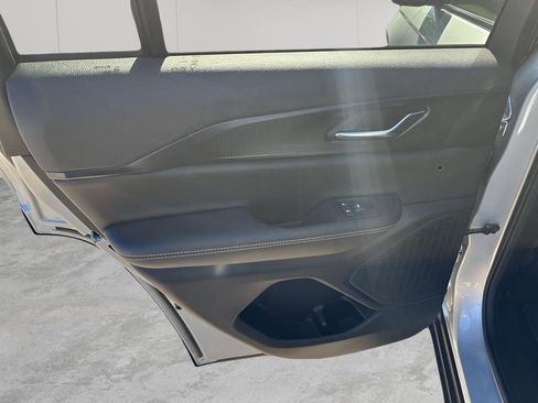 New 2025 Jeep Grand Cherokee Altitude image 16