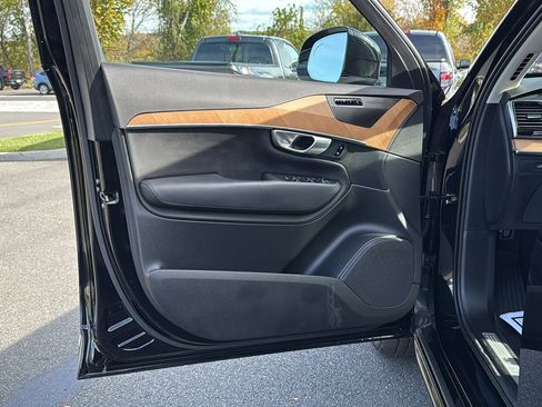 Used 2024 Volvo XC90 B6 Plus image 11