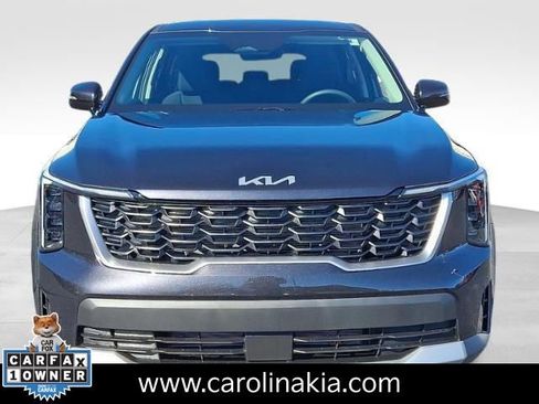 Used 2025 Kia Sorento LX image 2