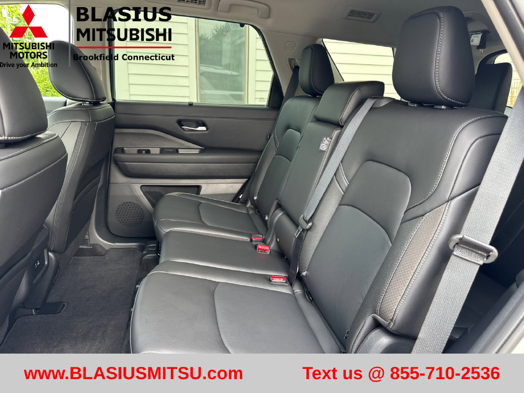 Used 2025 Nissan Pathfinder SL AWD/4WD image 27