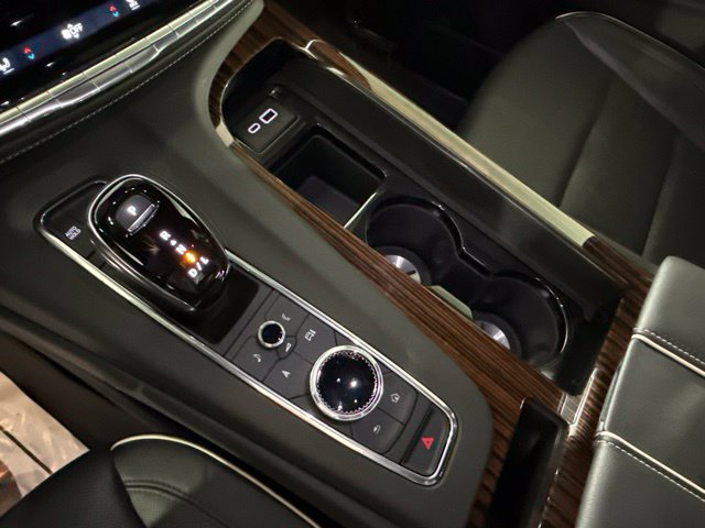 Used 2024 Cadillac Escalade Premium Luxury AWD/4WD image 21