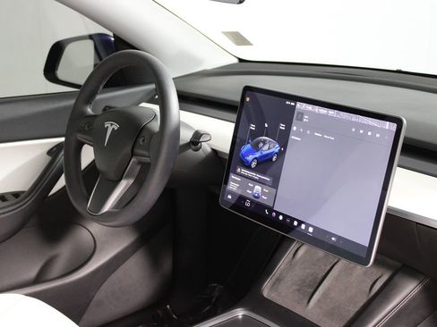 Used 2022 Tesla Model Y Long Range image 20