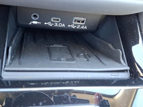 Certified 2025 Subaru Outback Limited image 36