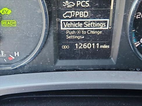 Used 2017 Toyota RAV4 XLE image 11