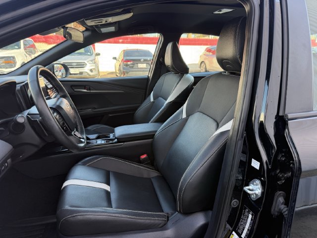Used 2025 Toyota Camry SE FWD image 27