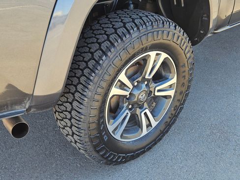 Used 2017 Toyota Tacoma TRD Sport w/ Tow Package (A/T) AWD/4WD image 13