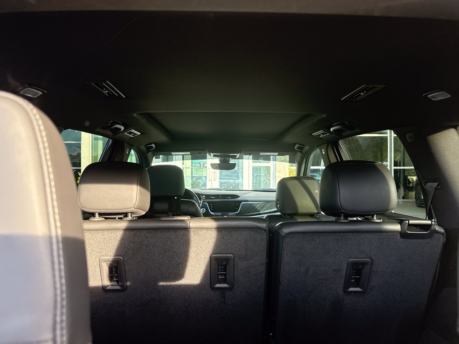 Used 2024 Cadillac XT6 Premium Luxury w/ Technology Package FWD image 4
