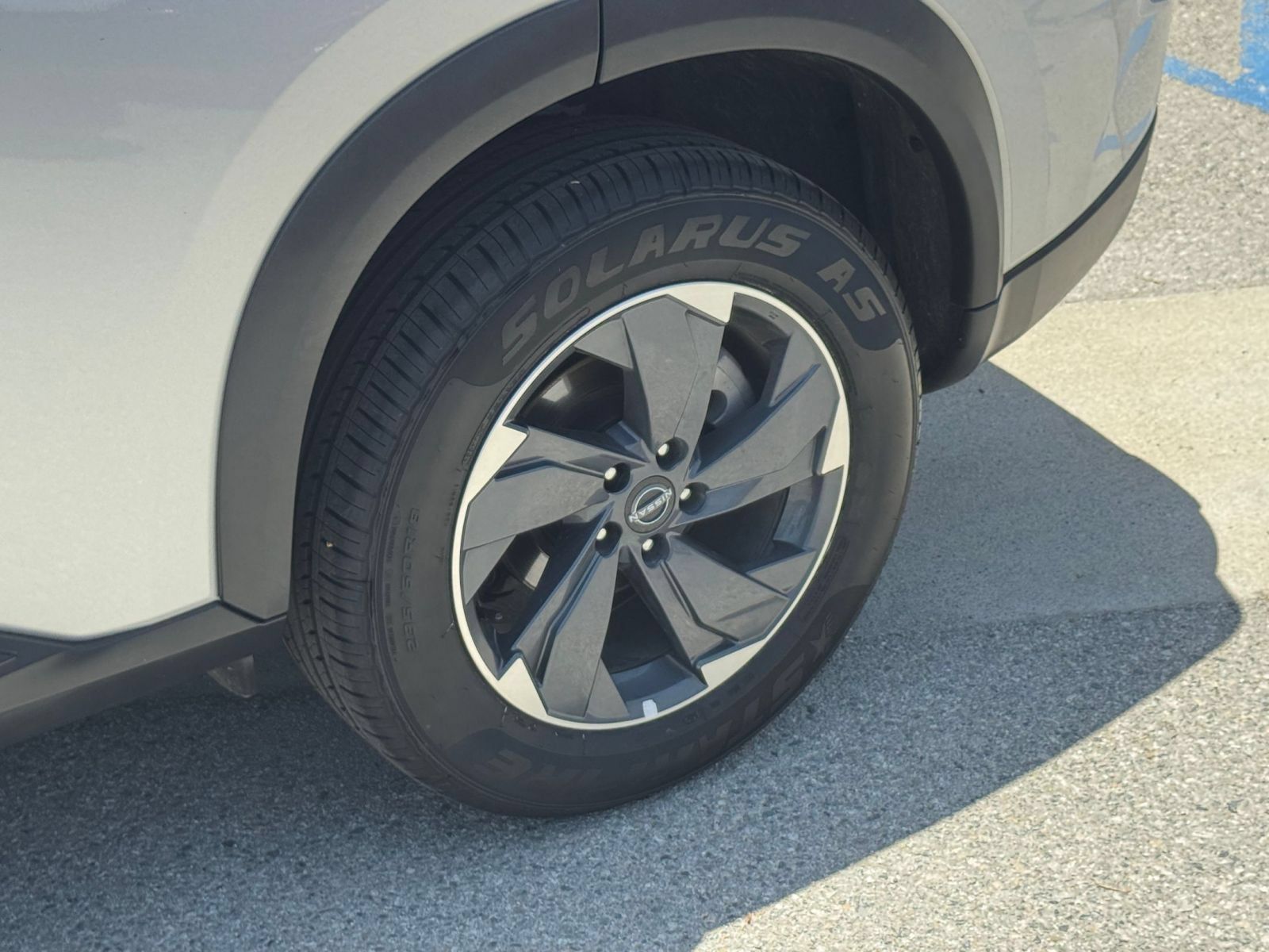 Used 2025 Nissan Rogue SV FWD image 31