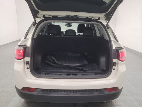 Used 2020 Jeep Compass Latitude FWD image 29