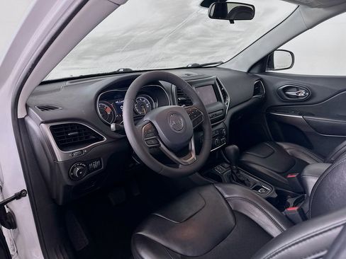 Used 2020 Jeep Cherokee Latitude Plus image 9