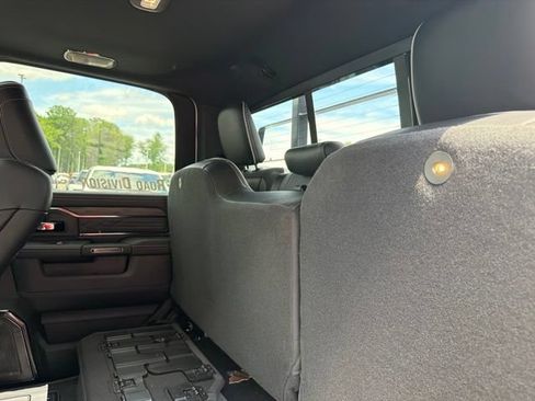 Used 2025 RAM 2500 Limited AWD/4WD image 19