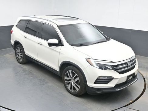 Used 2018 Honda Pilot Touring image 13