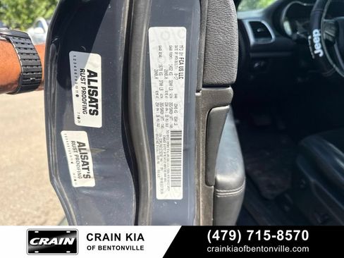 Used 2018 Jeep Grand Cherokee Altitude AWD/4WD image 16