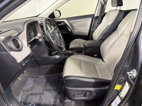 Used 2018 Toyota RAV4 Limited w/ Advanced Technology Package image 10