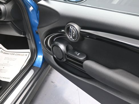 Used 2022 MINI Cooper 2-Door Hardtop image 22