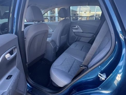Used 2022 Kia Niro LX image 16