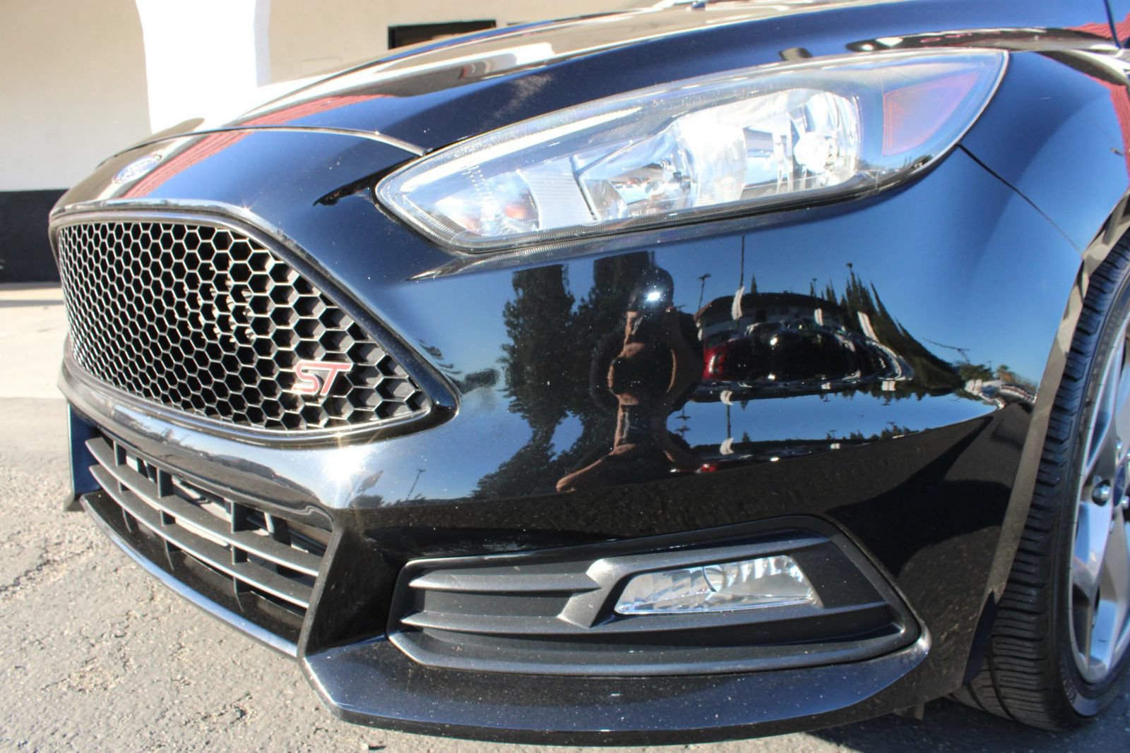 Used 2017 Ford Focus ST FWD image 3
