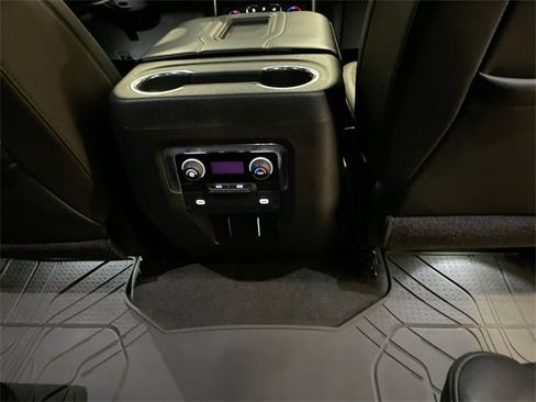 Used 2021 Chevrolet Suburban LT image 17