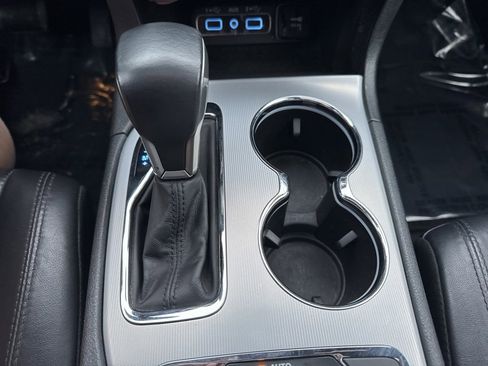 Used 2018 Jeep Grand Cherokee Limited image 17