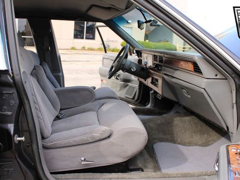 Used 1986 Lincoln Town Car image 11