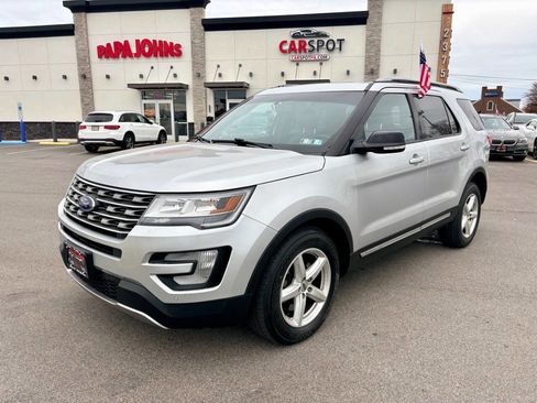 Used 2016 Ford Explorer XLT w/ Equipment Group 202A image 2