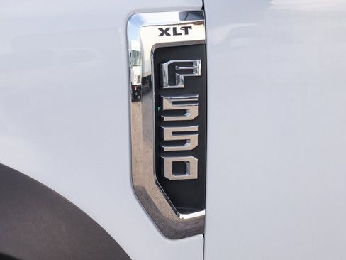 Used 2017 Ford F550 2WD Regular Cab Super Duty image 54