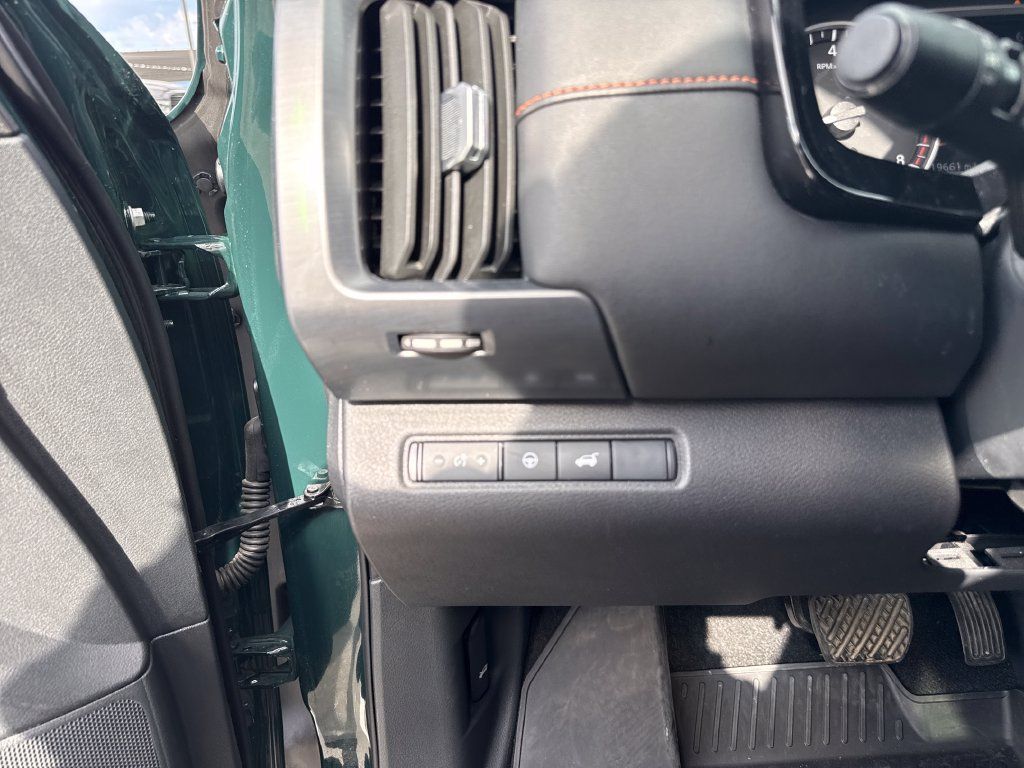 Used 2025 Nissan Pathfinder Rock Creek AWD/4WD image 14