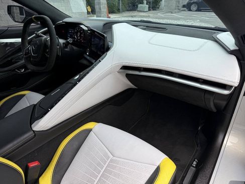 Used 2021 Chevrolet Corvette Stingray Premium Conv w/ Z51 Performance Package RWD image 19