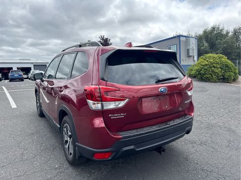 Used 2019 Subaru Forester Premium AWD/4WD image 7