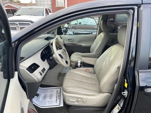 Used 2011 Toyota Sienna XLE image 11