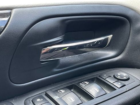 Used 2018 Dodge Grand Caravan SE w/ UConnect Hands-Free Group FWD image 14