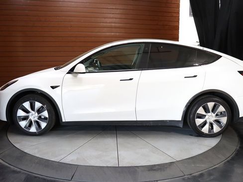 Used 2023 Tesla Model Y Long Range image 24