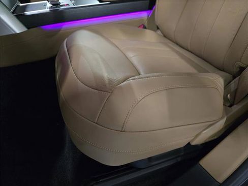 New 2026 Land Rover Range Rover Long Wheelbase SE image 30