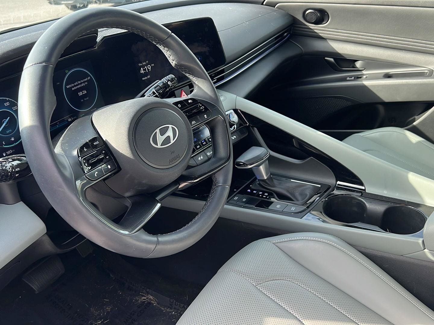 Used 2025 Hyundai Elantra Limited FWD image 11